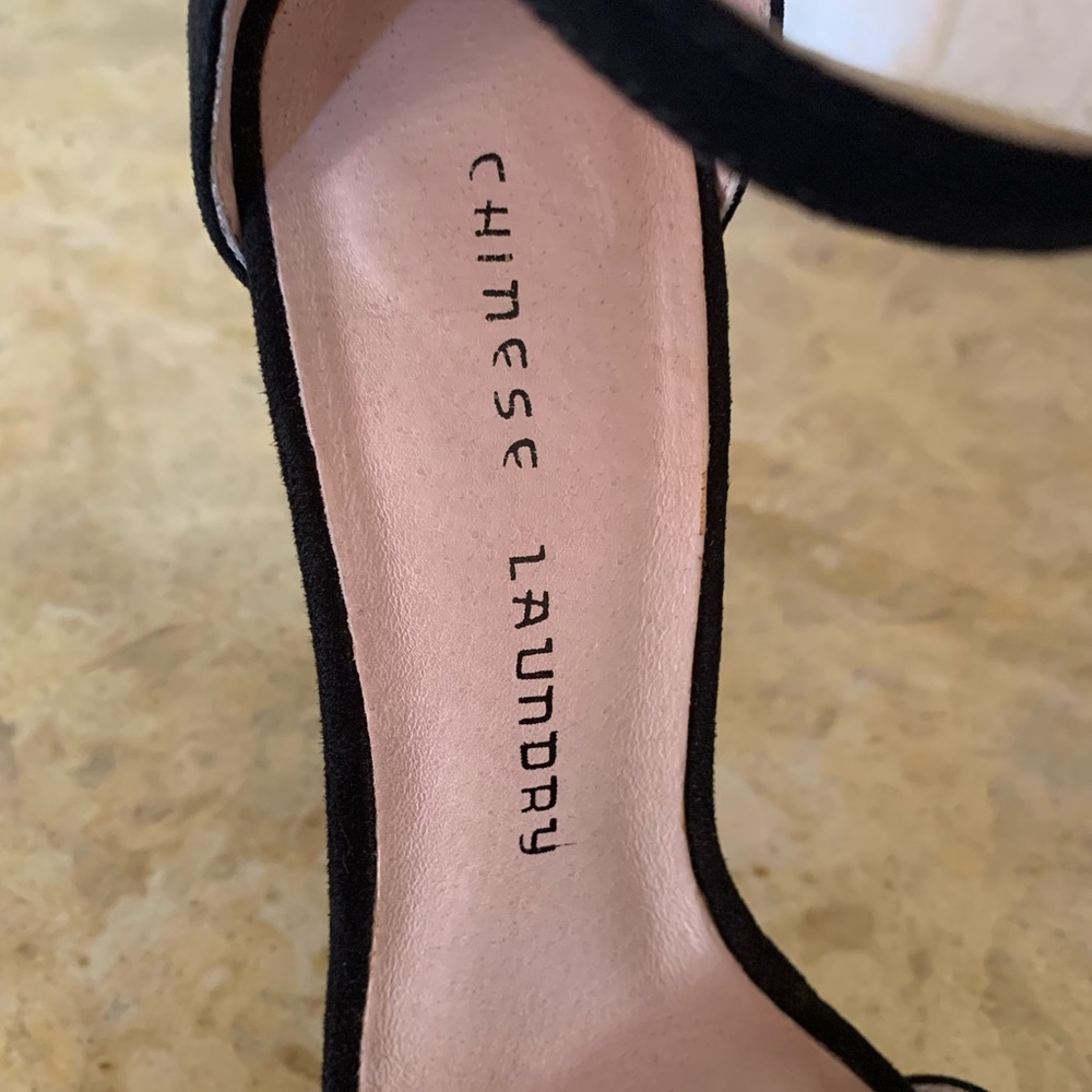 Chinese Laundry Size 7 Velvet Heels - Picture 4 of 5